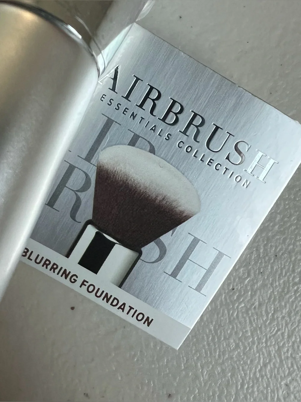 IT Cosmetics Dome Shaped Airbrush Blurring Foundation Brush #101, NWT